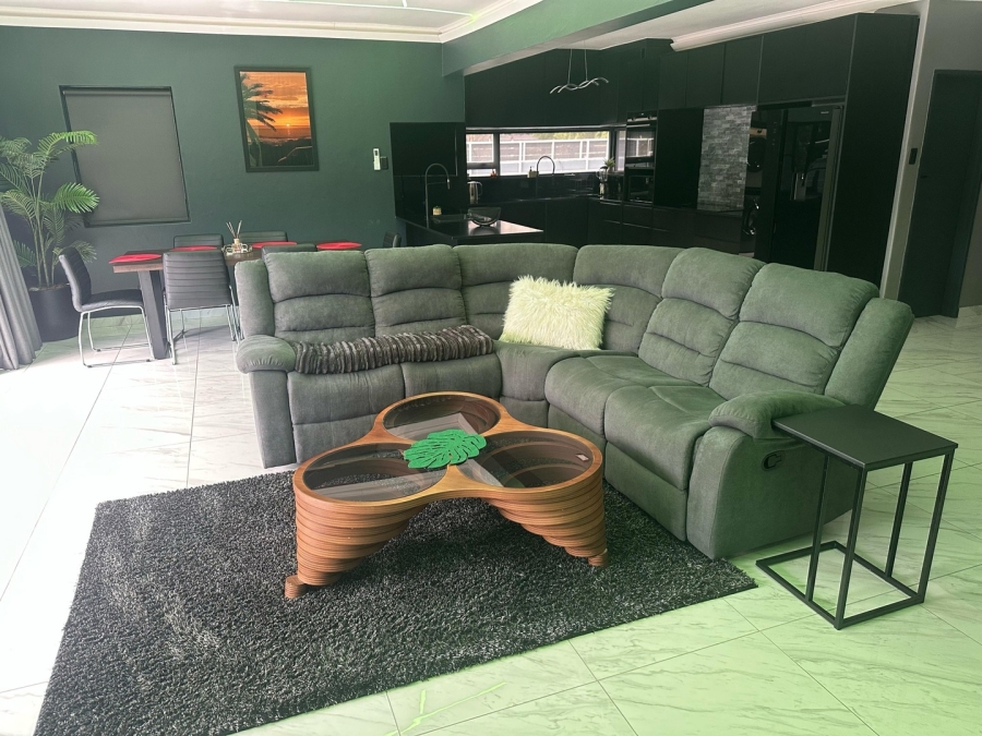 To Let 4 Bedroom Property for Rent in Table View Western Cape